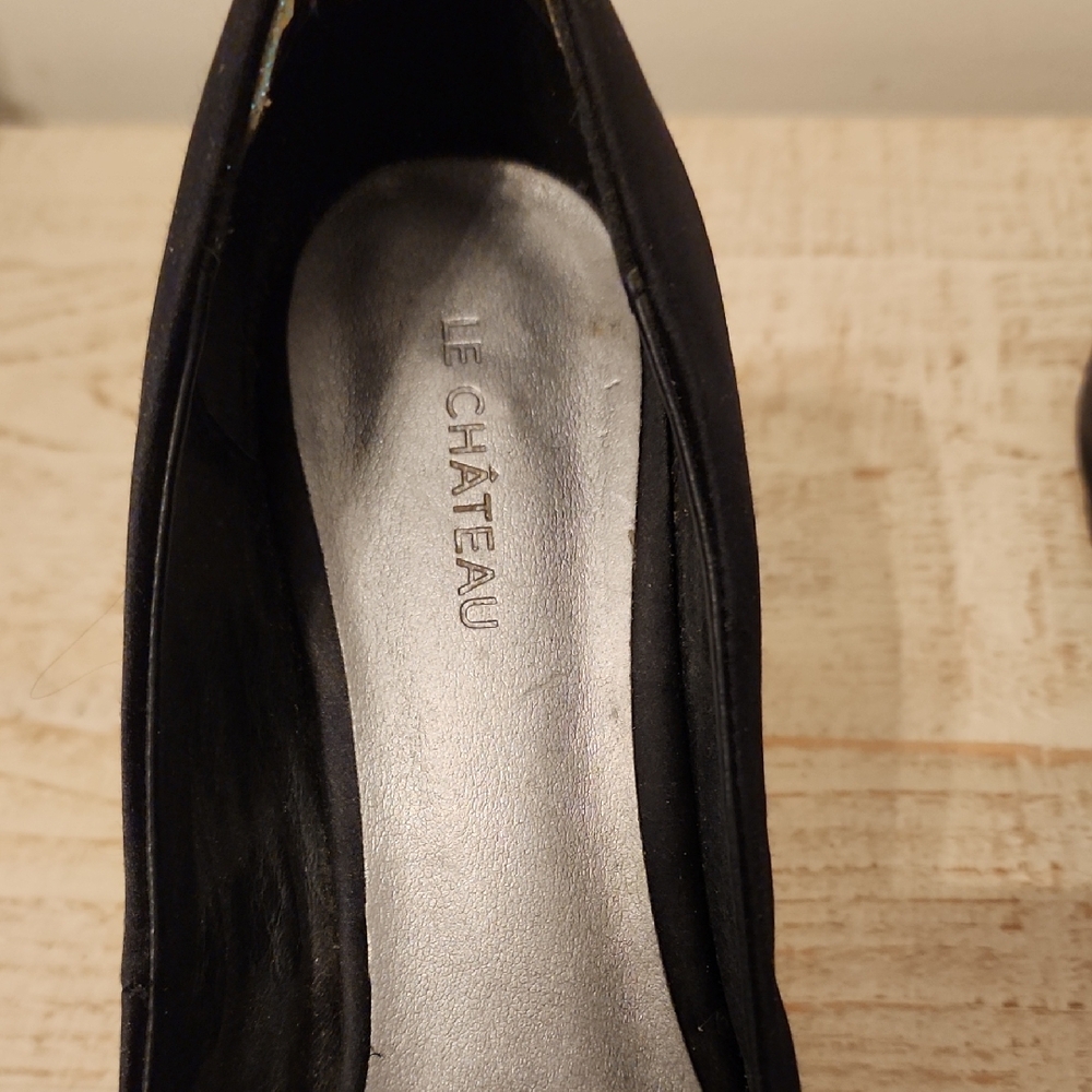 Le Chateau Womens Classic Black Satin Pumps Size 8 - Picture 5 of 5